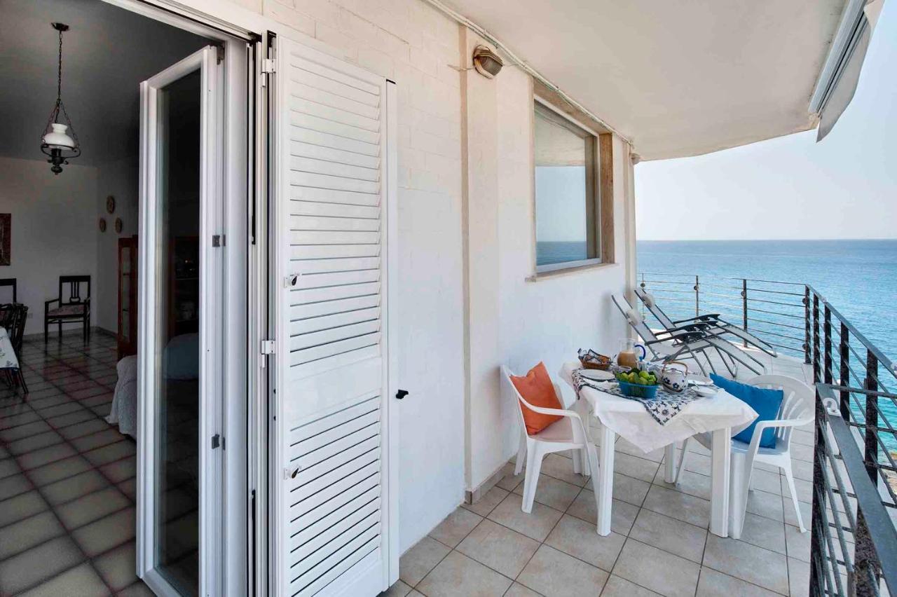 Apartment Overlooking The Sea With A View Of Old Gallipoli And The Whole Bay Εξωτερικό φωτογραφία